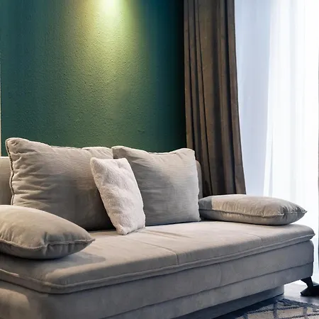 Modern Living - 3-zimmer - Nord, Ruhige Seitenstrasse, Fusslaeufig Strassenbahn Apartmán *
