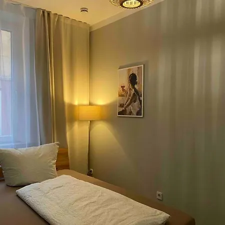 Modern Living - 3-zimmer - Nord, Ruhige Seitenstrasse, Fusslaeufig Strassenbahn * Norimberk